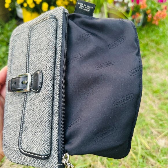 Vintage Coach Coach Herringbone Woolen Tweed Clutch Wristlet Black and White - Picture 4 of 16